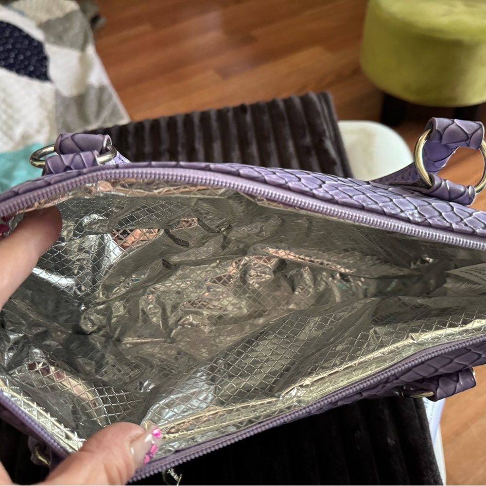 Elegant Lavender Handbag for wine
